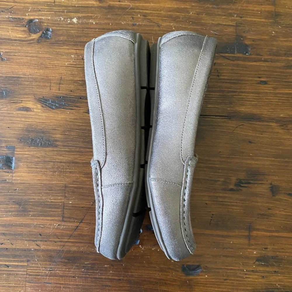 Vionic Debbie Metallic Pewter Loafers Size 8 Slip On Shoes Orthotic Footbed